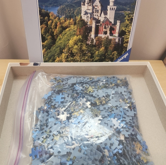 Ravensburger 1000pc jigsaw puzzle Neuschwanstein Castle in Autumn - Picture 5 of 5
